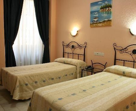 Hostal El Triunfo Kordoba Bagian luar foto